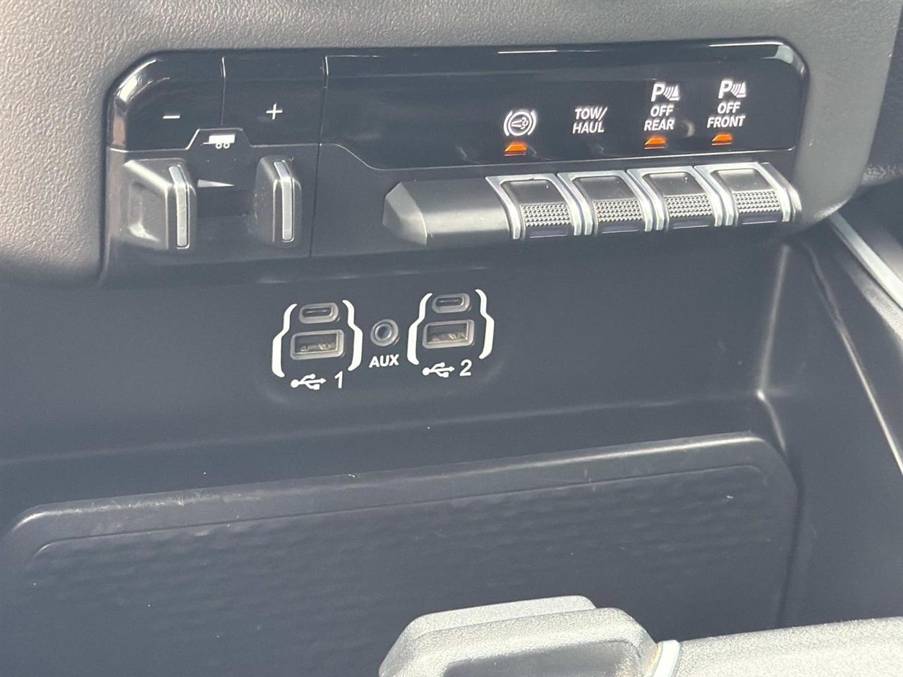 RAM 3500 Big Horn 4x4 Crew Cab 8' Box 2022