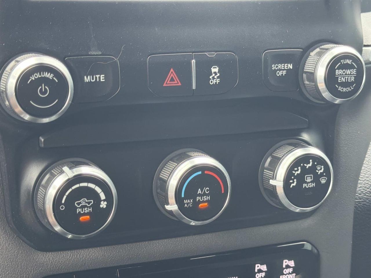 RAM 3500 Big Horn 4x4 Crew Cab 8' Box 2022
