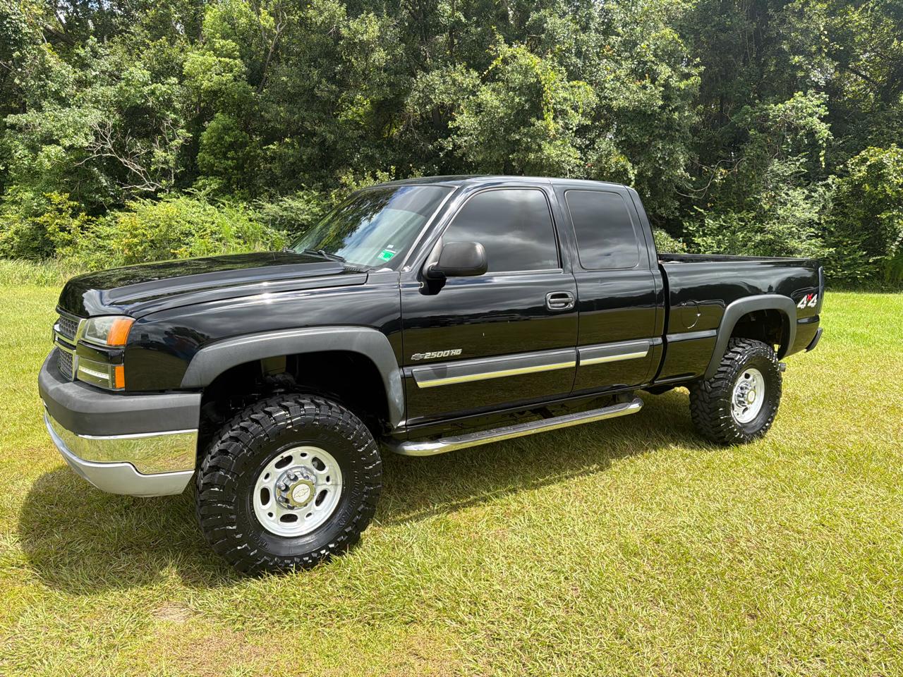 2005 Chevrolet Silverado 2500HD Ext Cab 143.5" WB 4WD LS