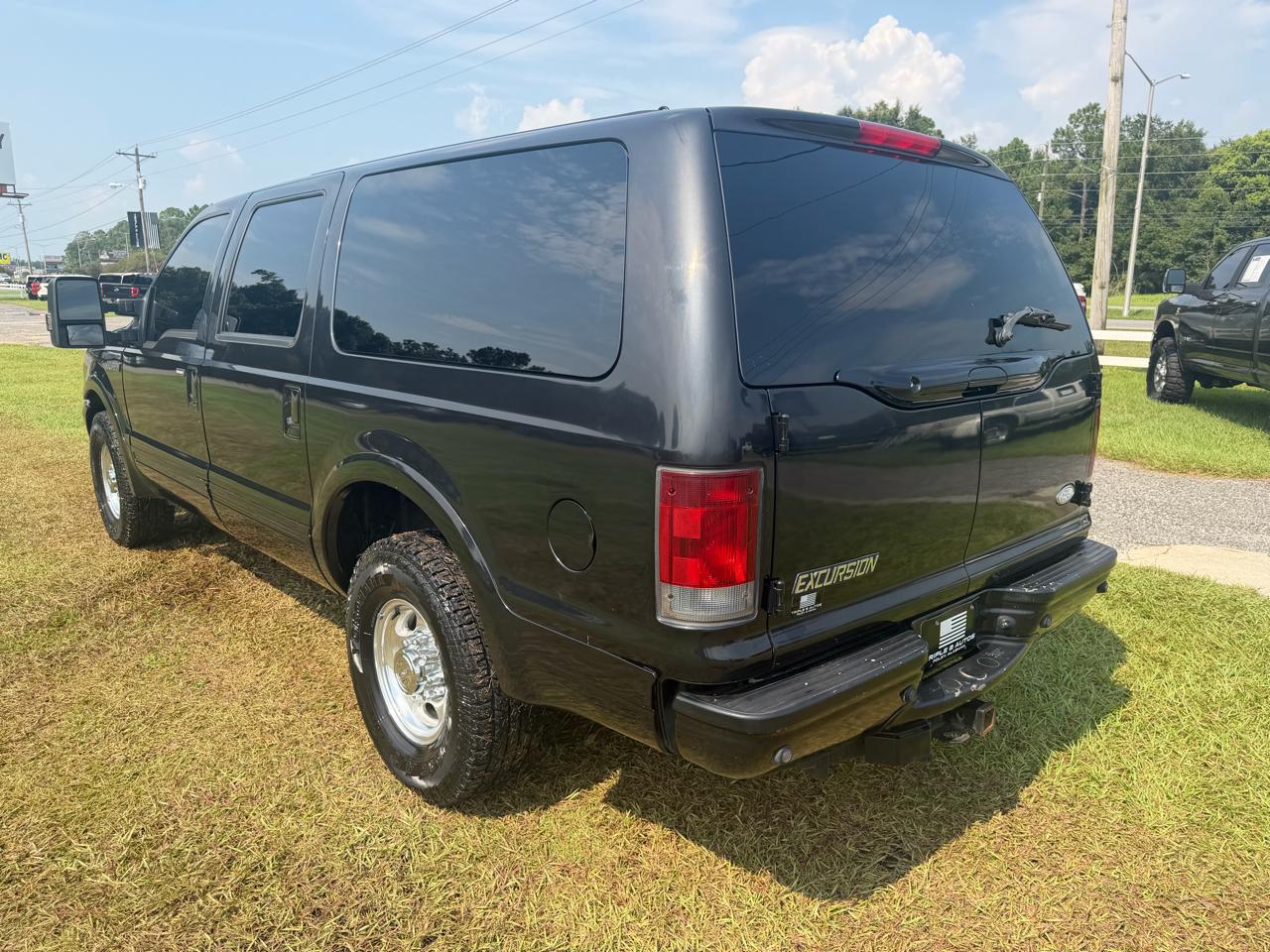 Ford Excursion 137" WB 6.8L Limited 2003