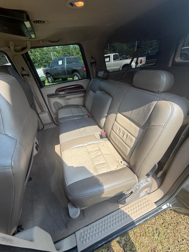 Ford Excursion 137" WB 6.8L Limited 2003
