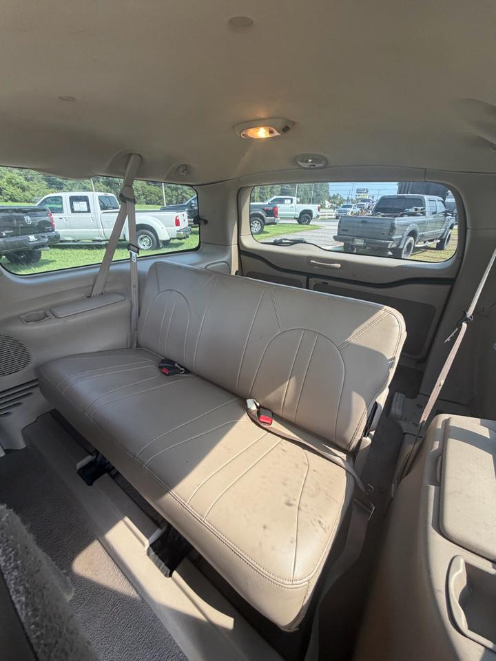 Ford Excursion 137" WB 6.8L Limited 2003