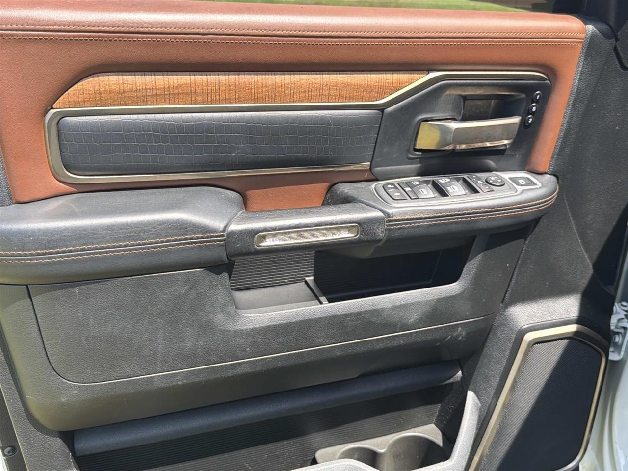 RAM 3500 Longhorn 4x4 Mega Cab 6'4" Box 2022