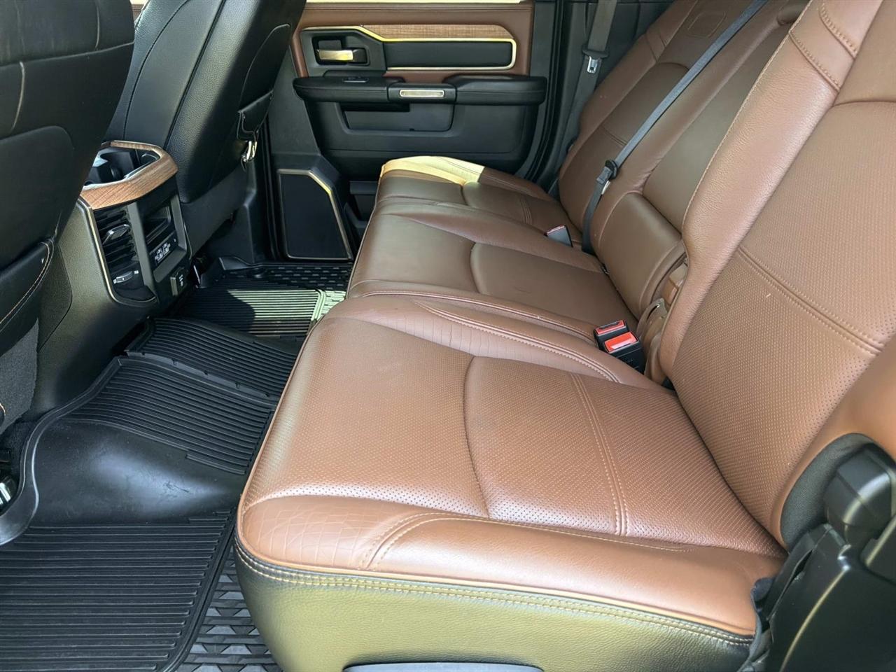 RAM 3500 Longhorn 4x4 Mega Cab 6'4" Box 2022