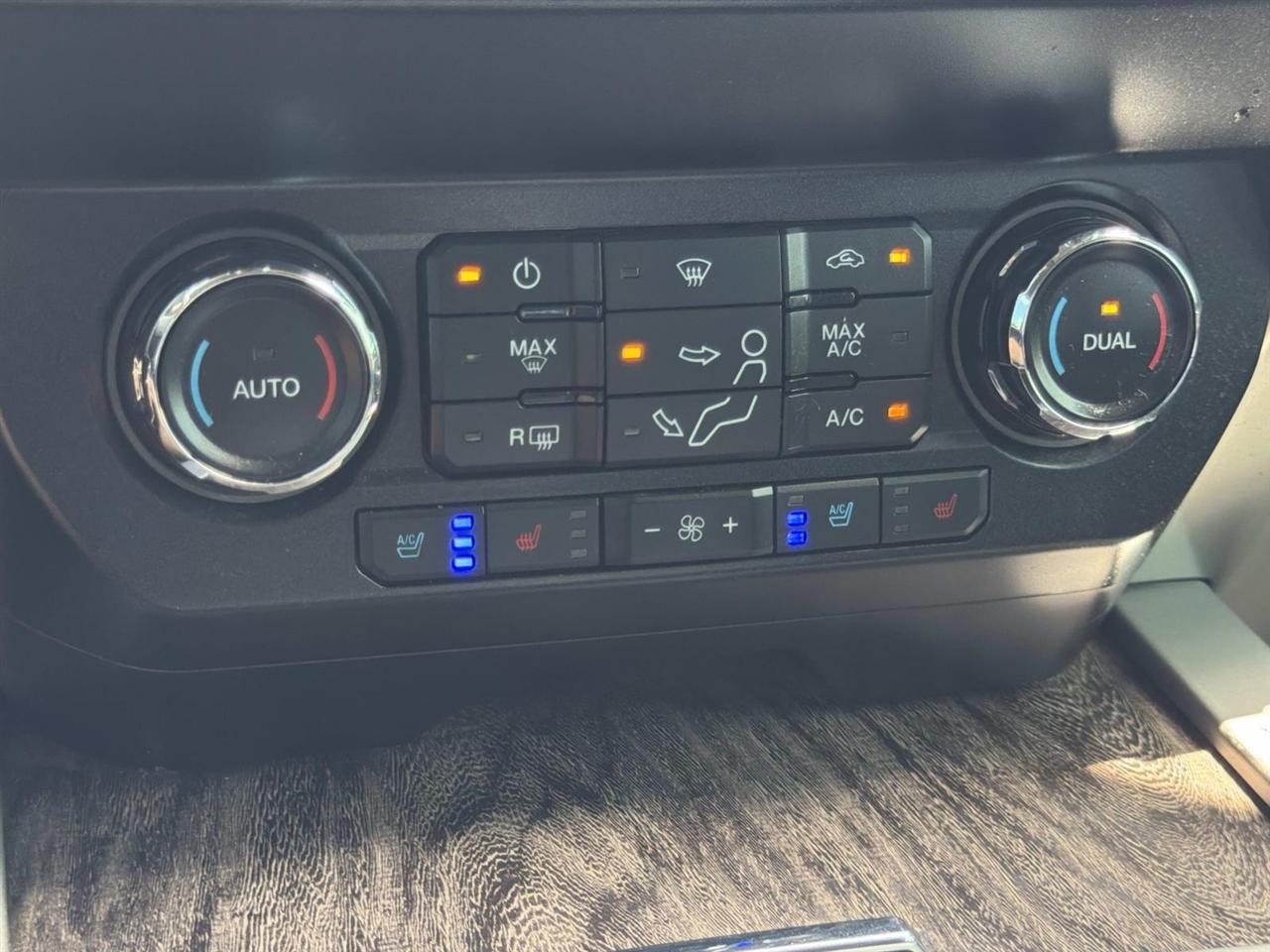 Ford Super Duty F-250 SRW Lariat 4WD Crew Cab 6.75' Box 2019