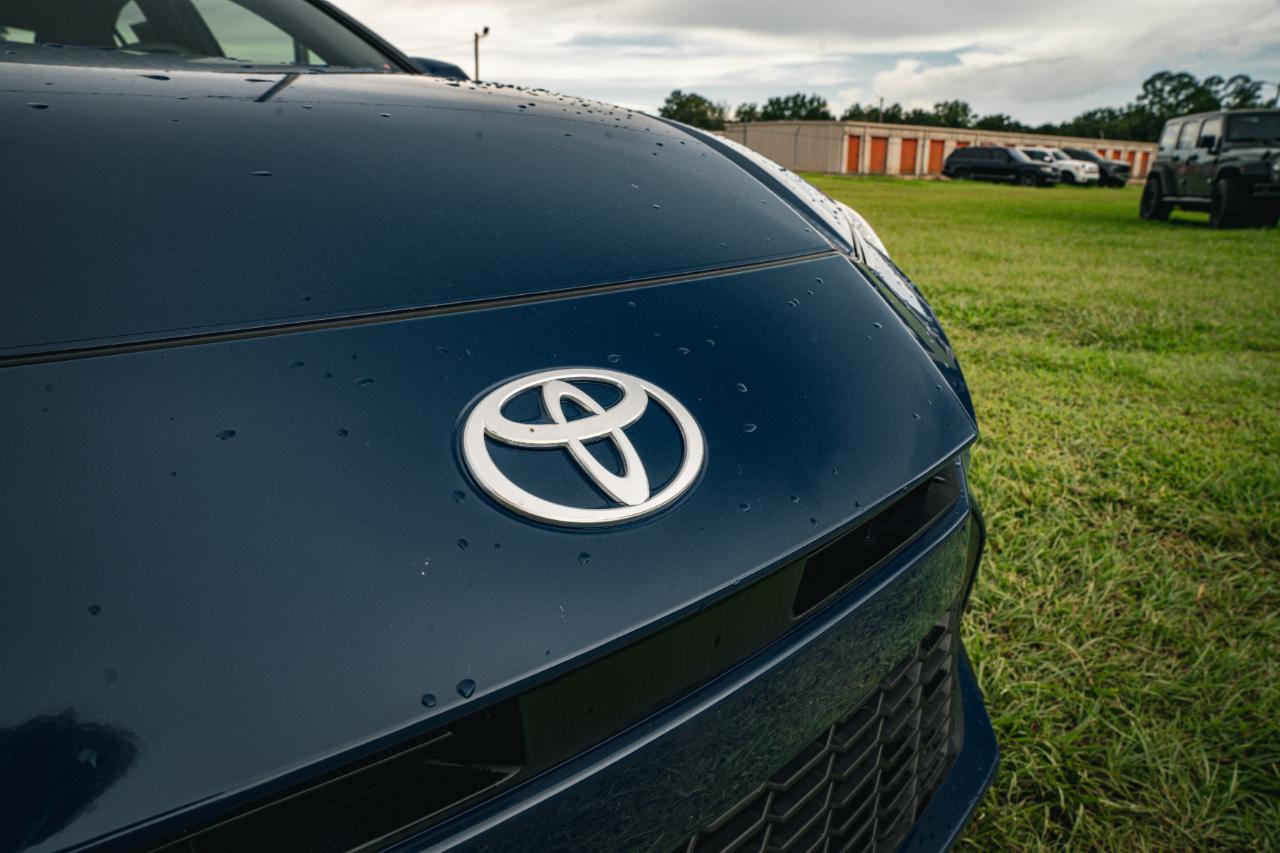 Toyota Camry LE (Natl) 2025