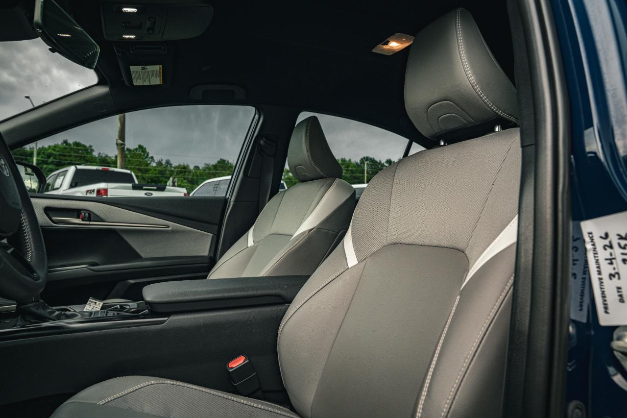 Toyota Camry LE (Natl) 2025