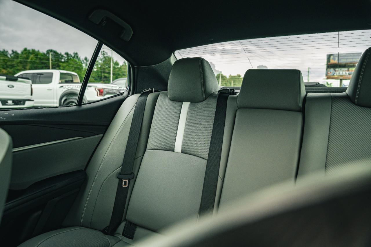 Toyota Camry LE (Natl) 2025