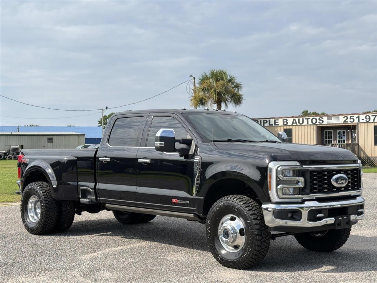 Ford Super Duty F-350 DRW King Ranch 4WD Crew Cab 8' Box 2024