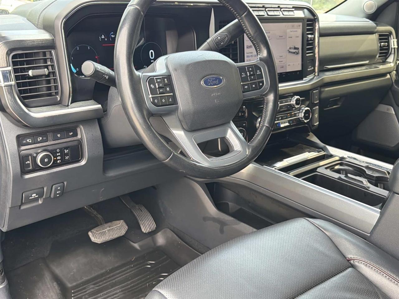 Ford Super Duty F-350 DRW King Ranch 4WD Crew Cab 8' Box 2024