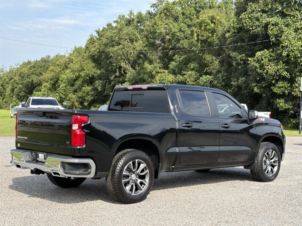 Chevrolet Silverado 1500 4WD Crew Cab 147" LT w/1LT 2024