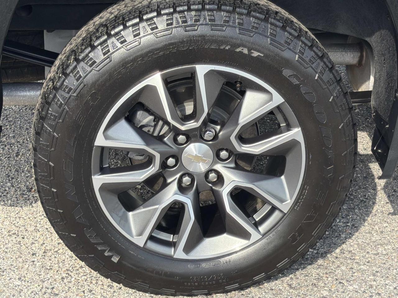 Chevrolet Silverado 1500 4WD Crew Cab 147" LT w/1LT 2024