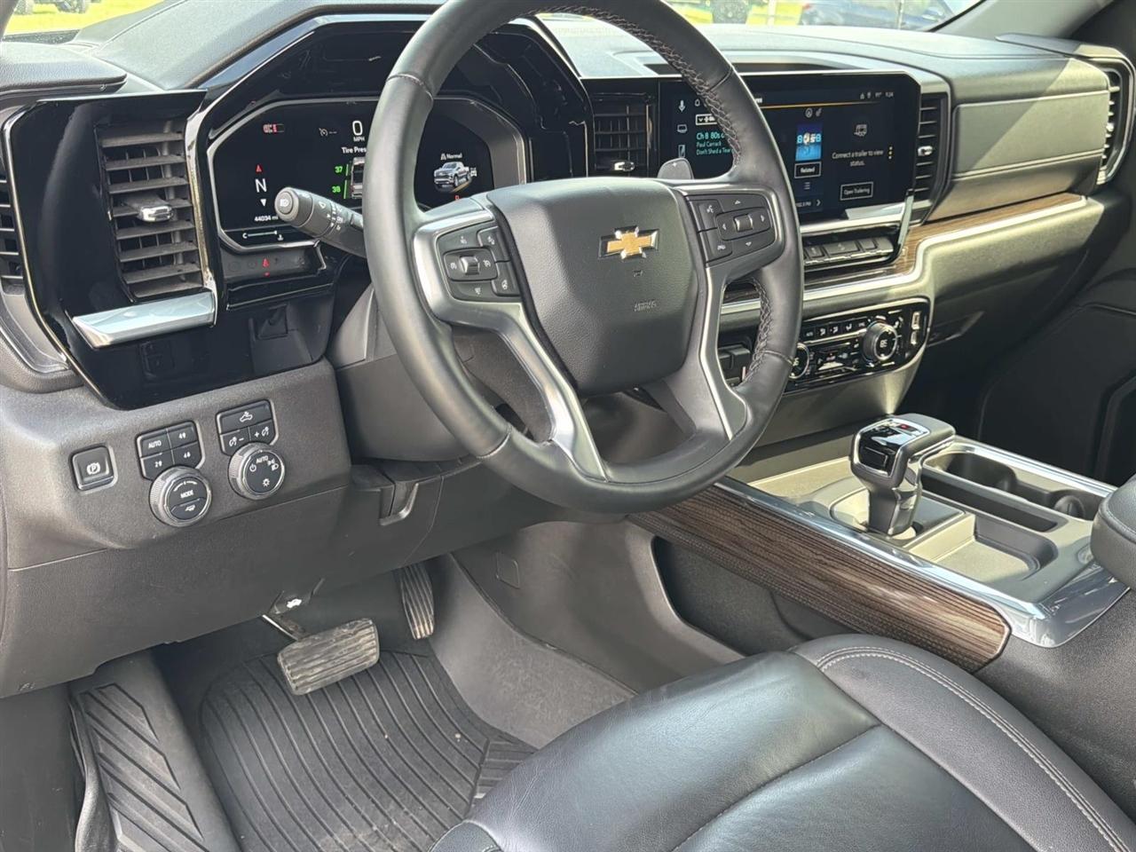 Chevrolet Silverado 1500 4WD Crew Cab 147" LT w/1LT 2024