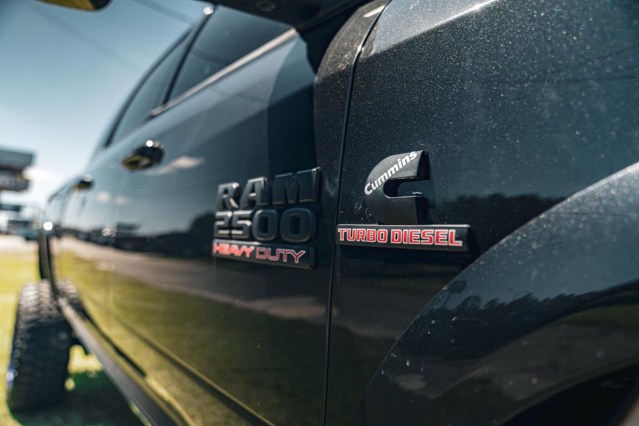 RAM 2500 4WD Mega Cab 160.5" Laramie 2017