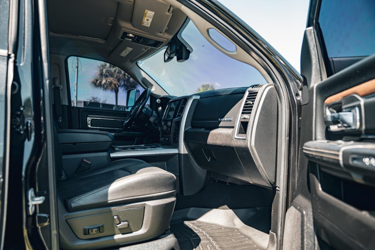 RAM 2500 4WD Mega Cab 160.5" Laramie 2017
