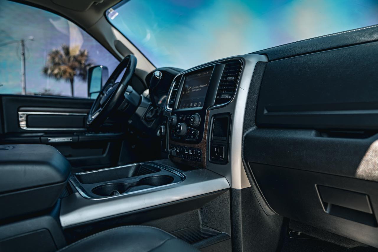 RAM 2500 4WD Mega Cab 160.5" Laramie 2017