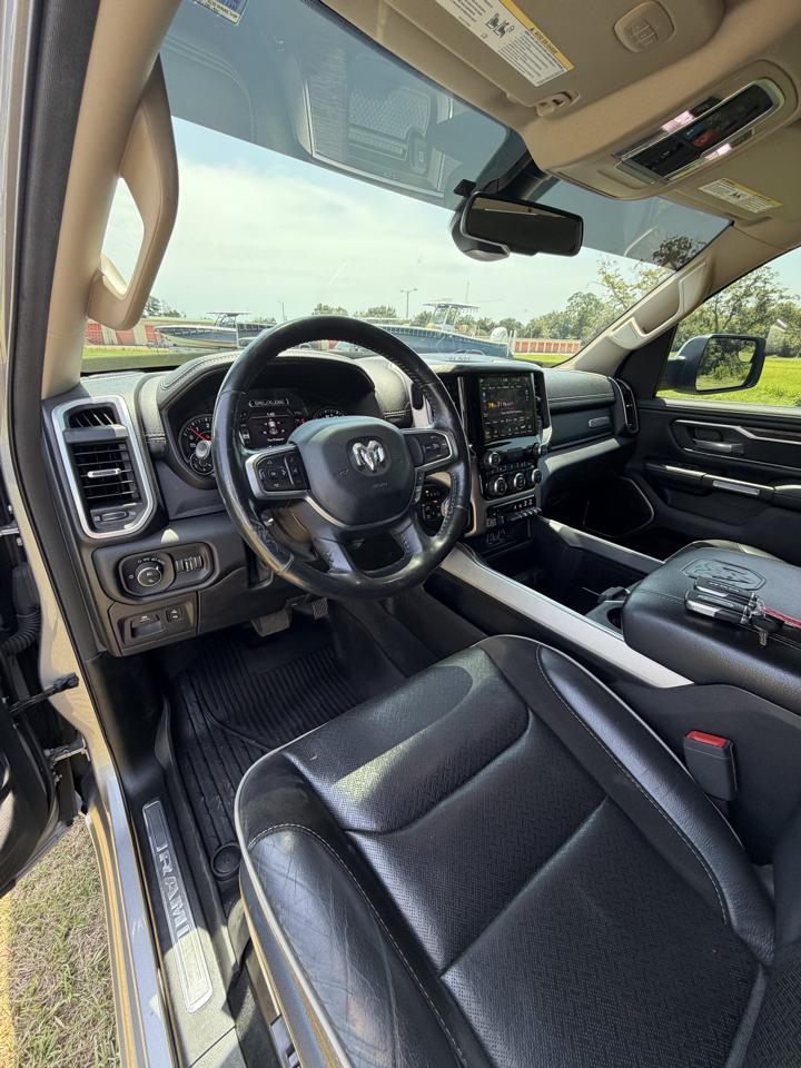 RAM 1500 4WD Crew Cab 140.5" Laramie 2020