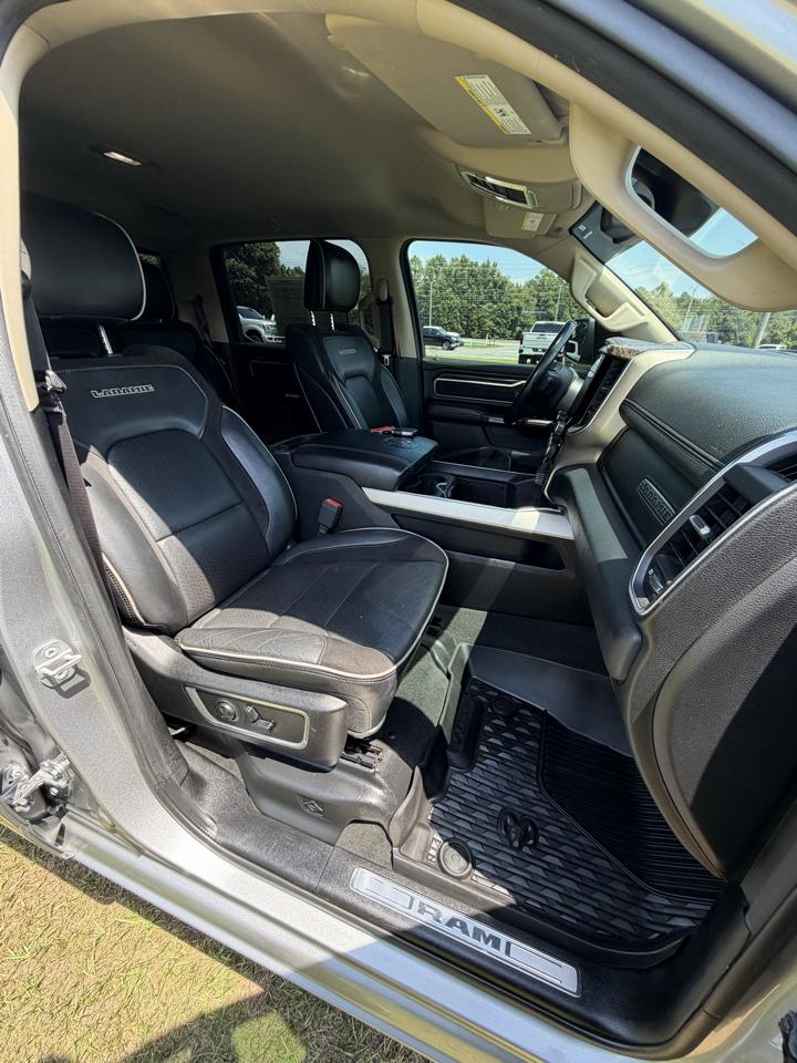 RAM 1500 4WD Crew Cab 140.5" Laramie 2020