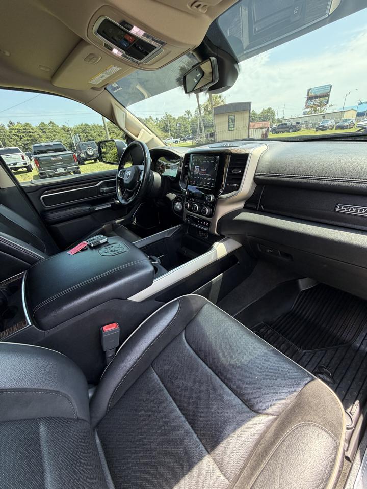 RAM 1500 4WD Crew Cab 140.5" Laramie 2020