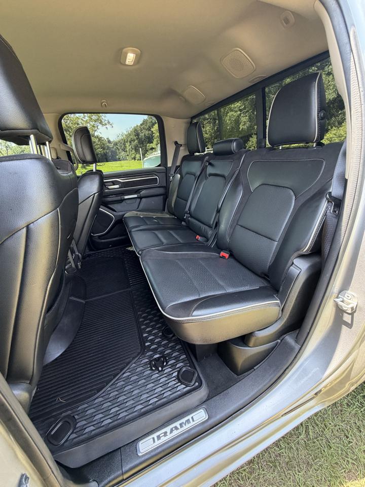 RAM 1500 4WD Crew Cab 140.5" Laramie 2020