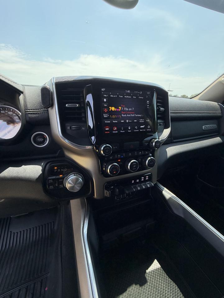RAM 1500 4WD Crew Cab 140.5" Laramie 2020