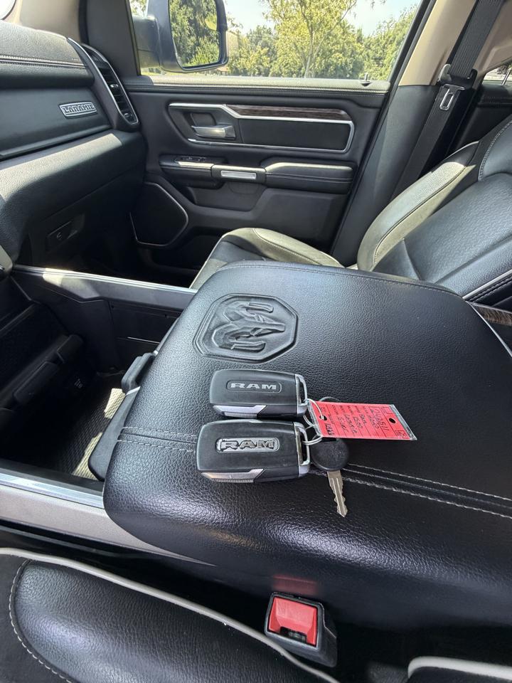 RAM 1500 4WD Crew Cab 140.5" Laramie 2020