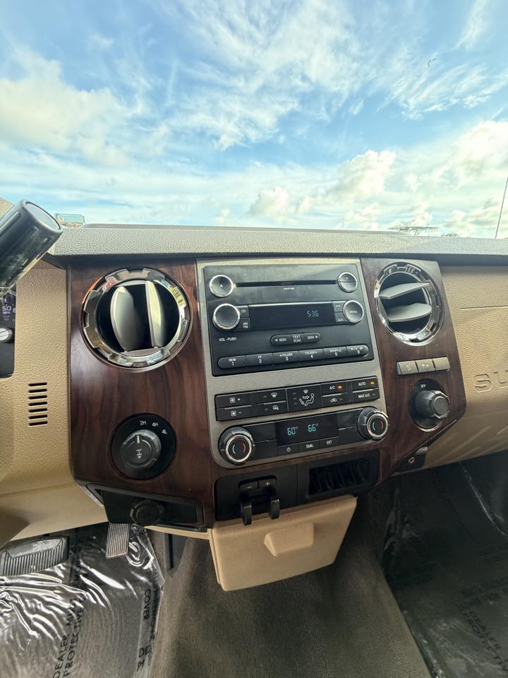 Ford Super Duty F-250 SRW Lariat 4WD Crew Cab 6.75' Box 2011