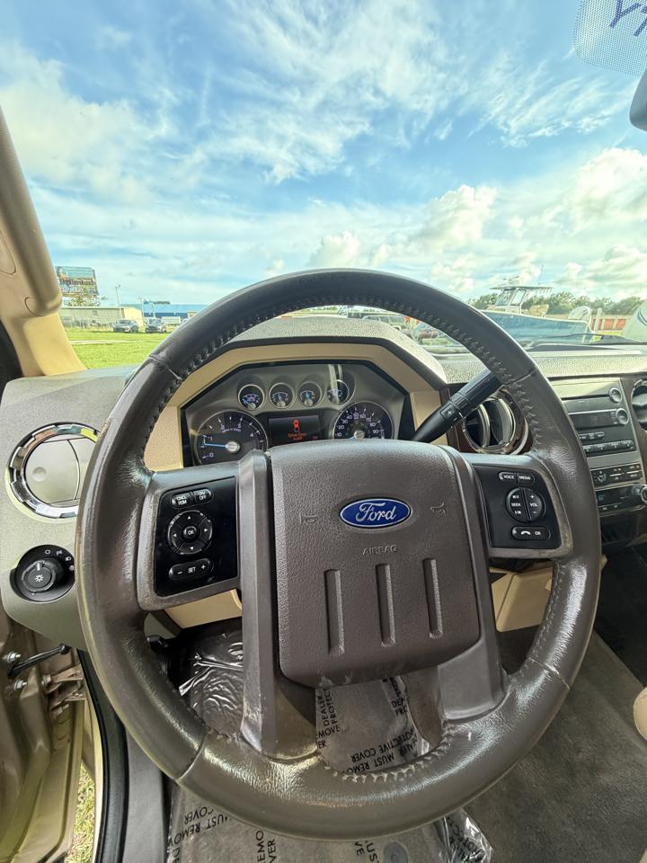 Ford Super Duty F-250 SRW Lariat 4WD Crew Cab 6.75' Box 2011