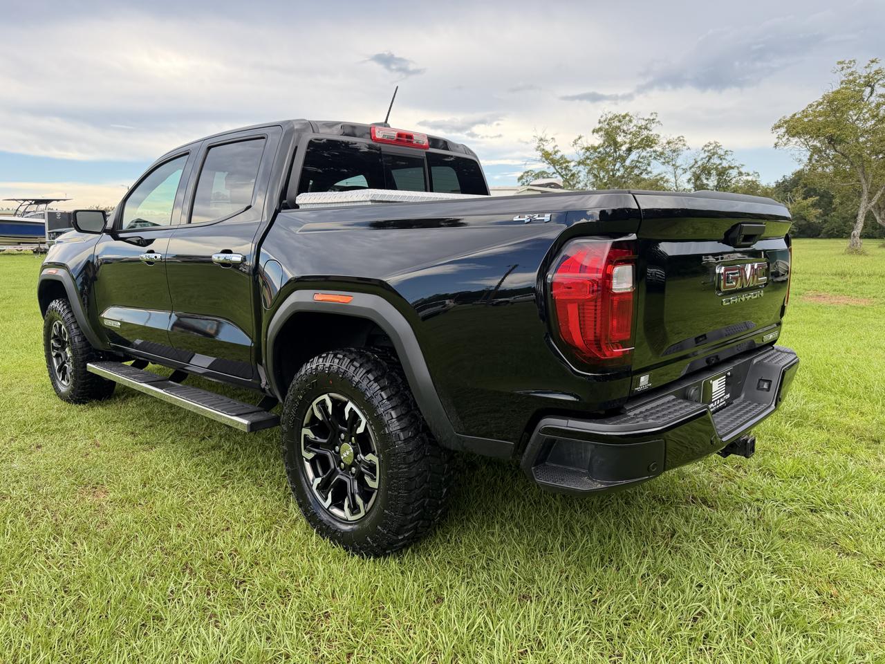 GMC Canyon 4WD Crew Cab Elevation 2025