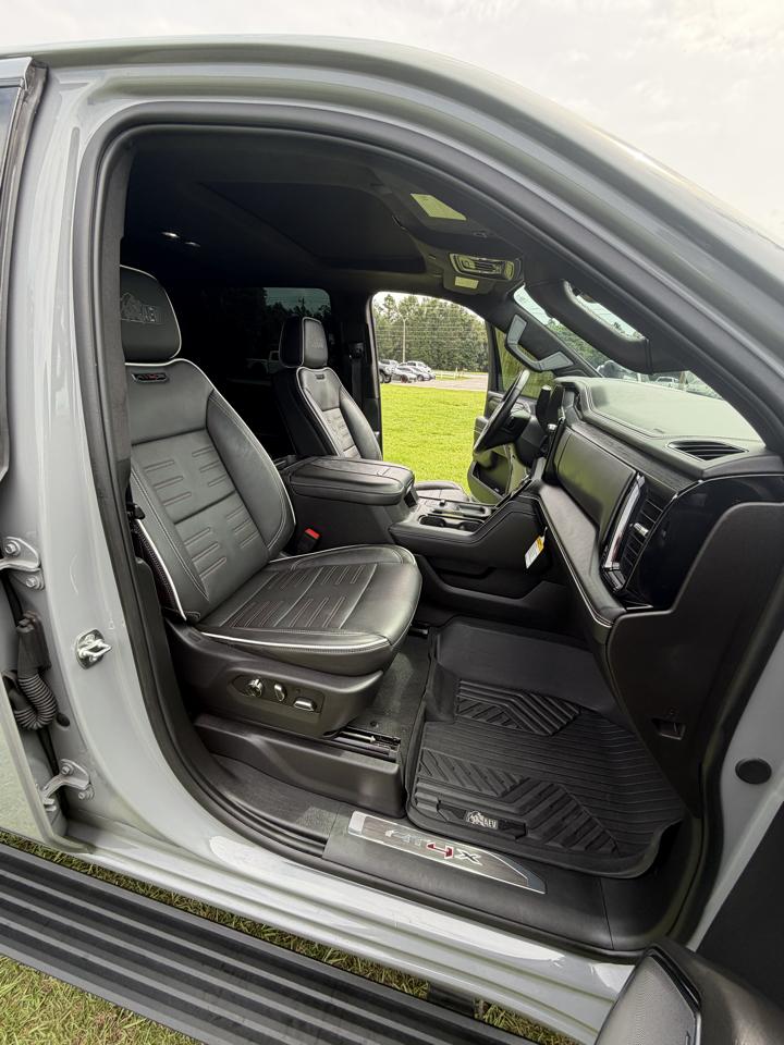 GMC Sierra 2500HD 4WD Crew Cab 159" AT4X 2025