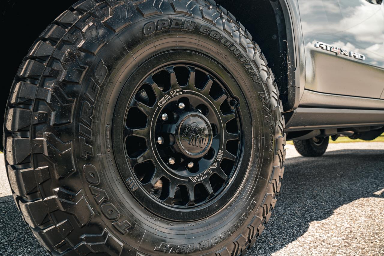 GMC Sierra 2500HD 4WD Crew Cab 159" AT4X 2025