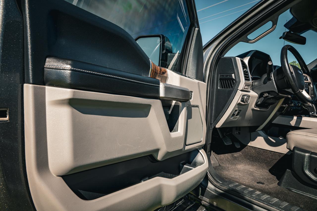 Ford F-150 SuperCrew 139" Lariat 4WD 2019