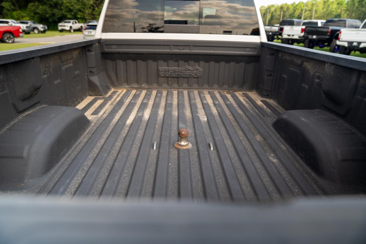Chevrolet Silverado 3500HD 4WD Crew Cab 172" High Country 2022