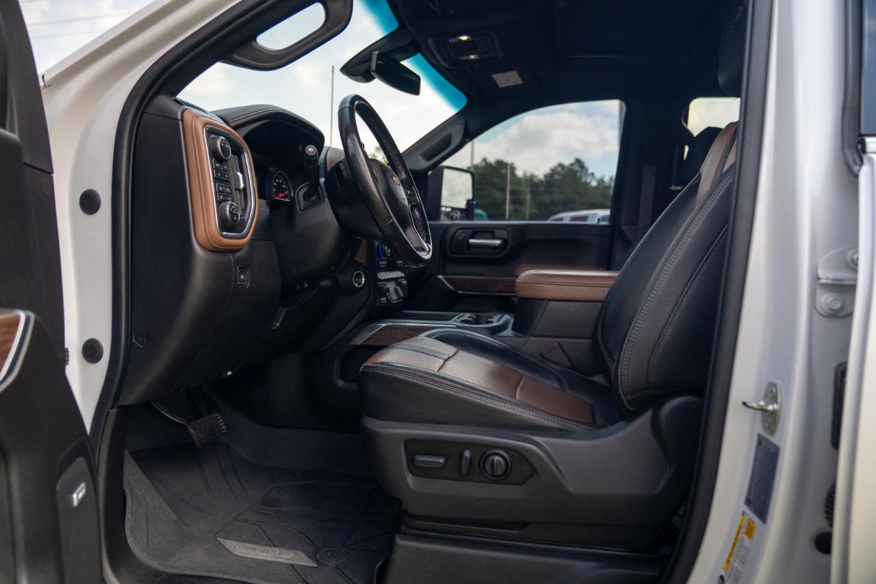 Chevrolet Silverado 3500HD 4WD Crew Cab 172" High Country 2022