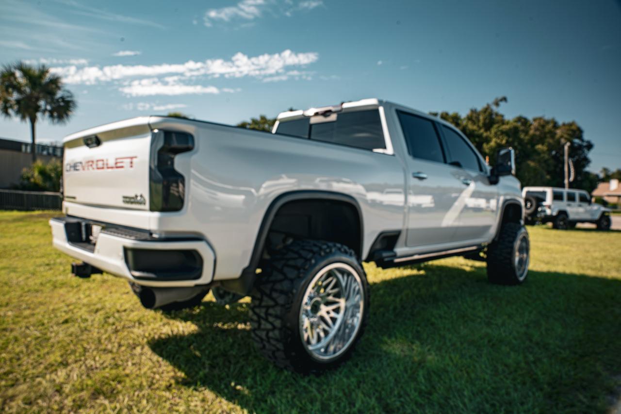 Chevrolet Silverado 2500HD 4WD Crew Cab 159" High Country 2023