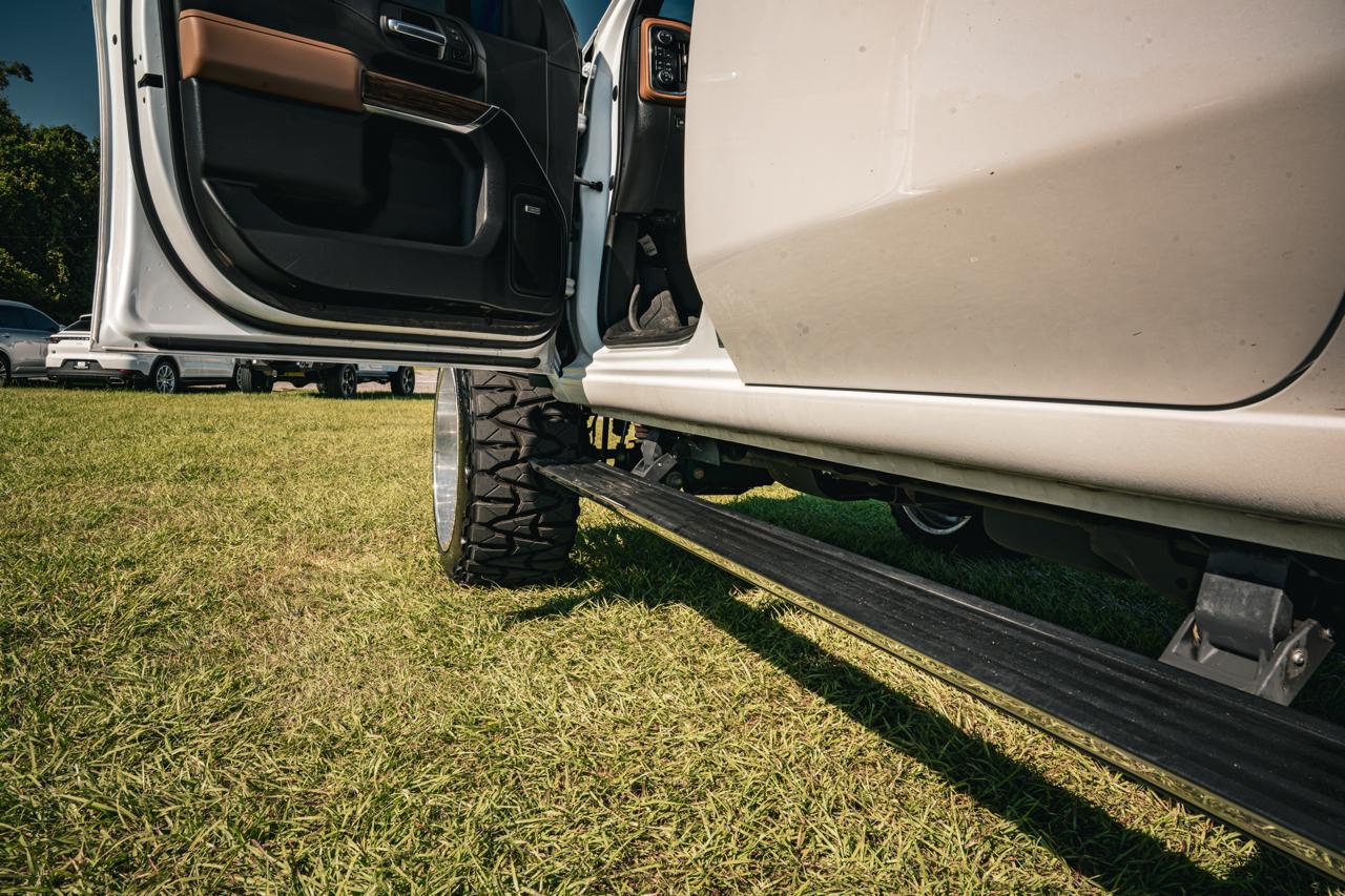 Chevrolet Silverado 2500HD 4WD Crew Cab 159" High Country 2023