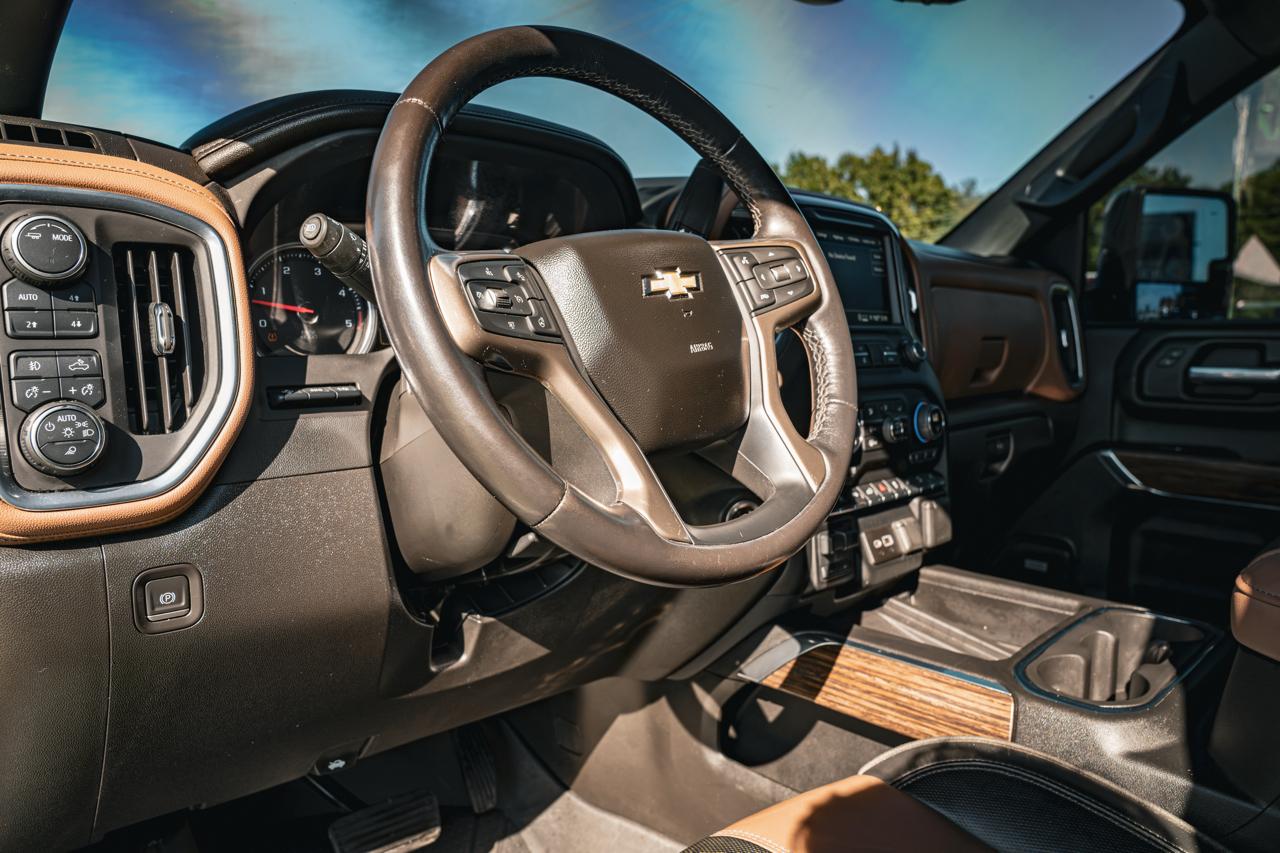 Chevrolet Silverado 2500HD 4WD Crew Cab 159" High Country 2023
