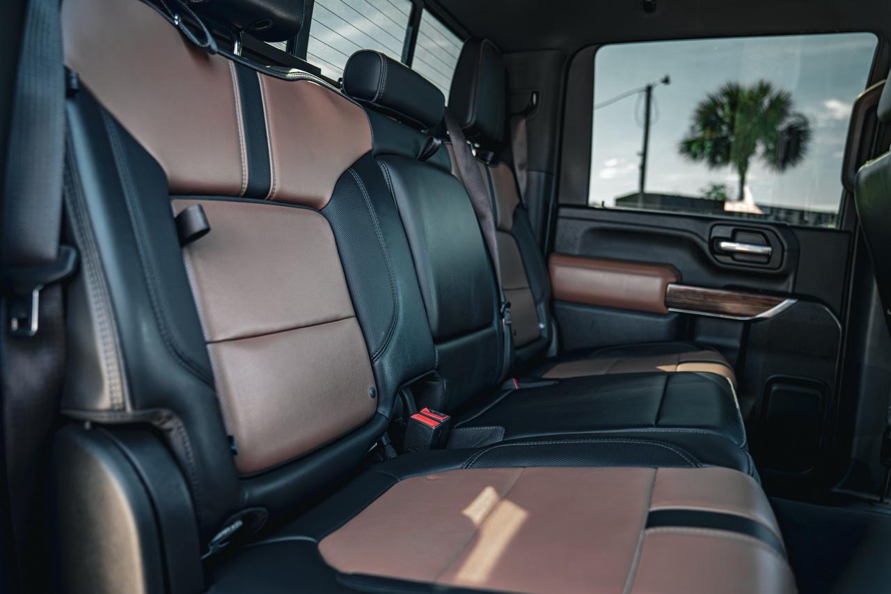 Chevrolet Silverado 2500HD 4WD Crew Cab 159" High Country 2023