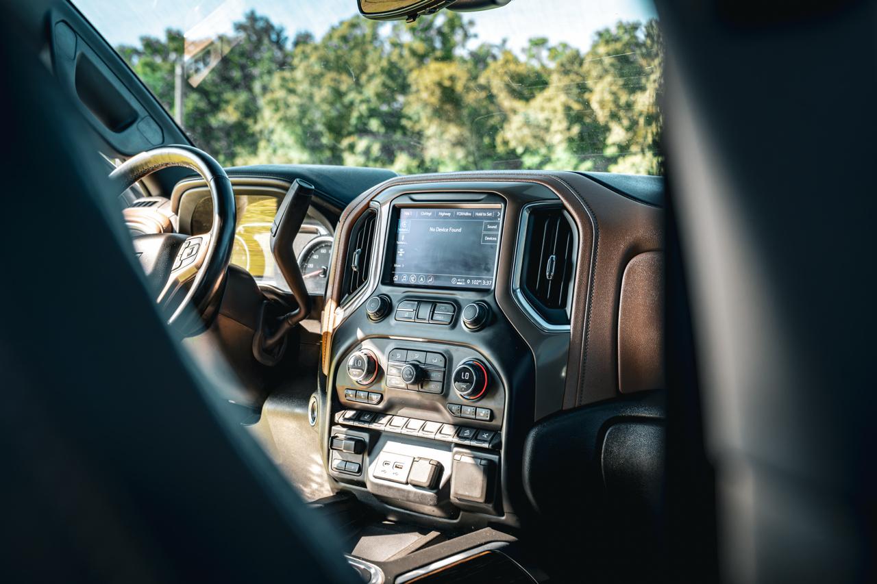 Chevrolet Silverado 2500HD 4WD Crew Cab 159" High Country 2023