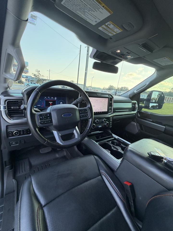 Ford Super Duty F-250 SRW Lariat 4WD Crew Cab 6.75' Box 2025