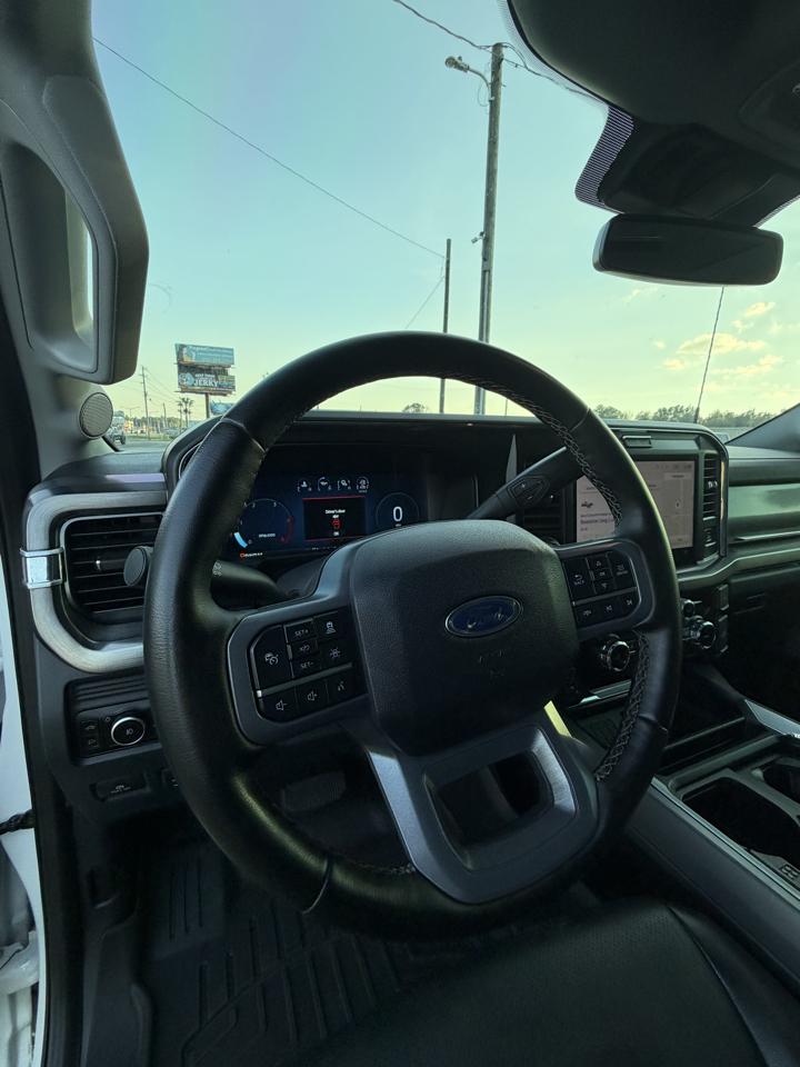 Ford Super Duty F-250 SRW Lariat 4WD Crew Cab 6.75' Box 2025