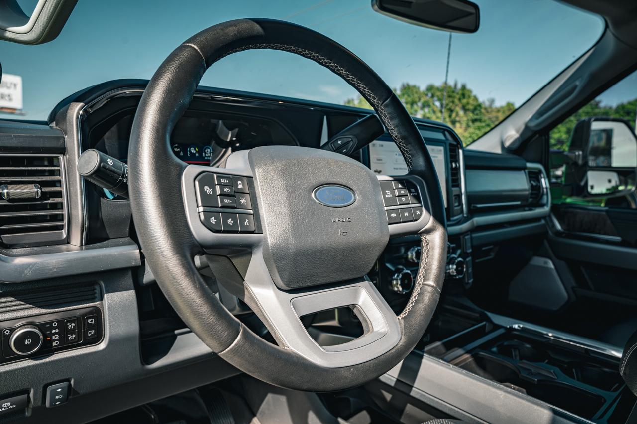 Ford Super Duty F-250 SRW Lariat 4WD Crew Cab 6.75' Box 2025
