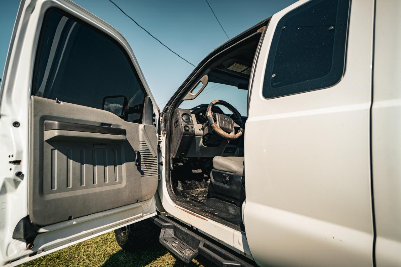 Ford Super Duty F-250 SRW 4WD SuperCab 142" Lariat 2012