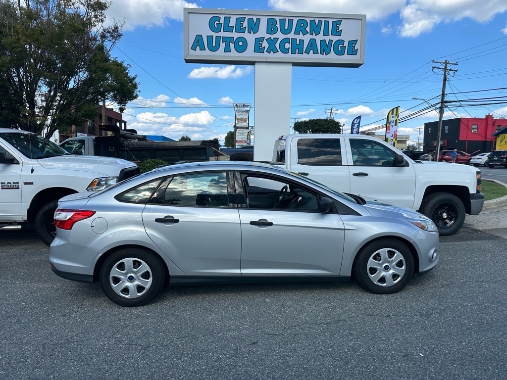 Ford Focus 4dr Sdn S 2014 Ford Focus 4dr Sdn S 2014