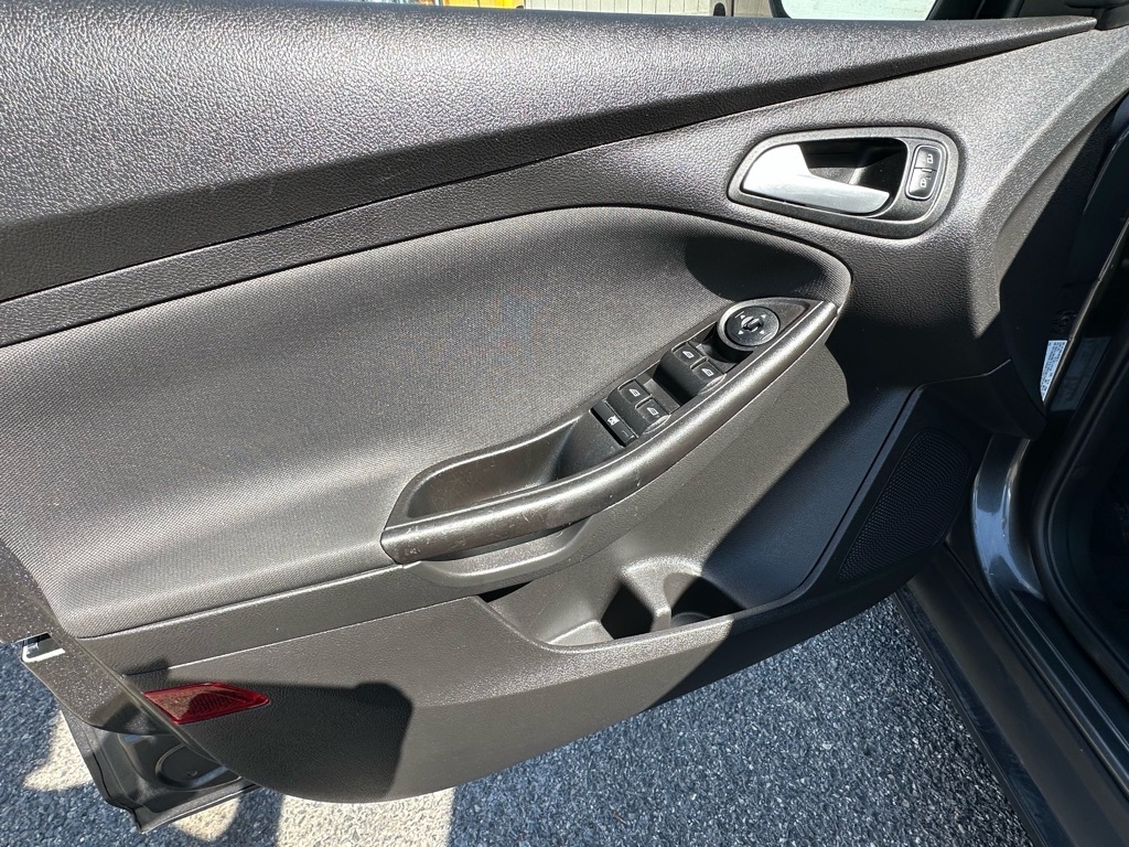 Ford Focus SE Sedan 2018 Ford Focus SE Sedan 2018