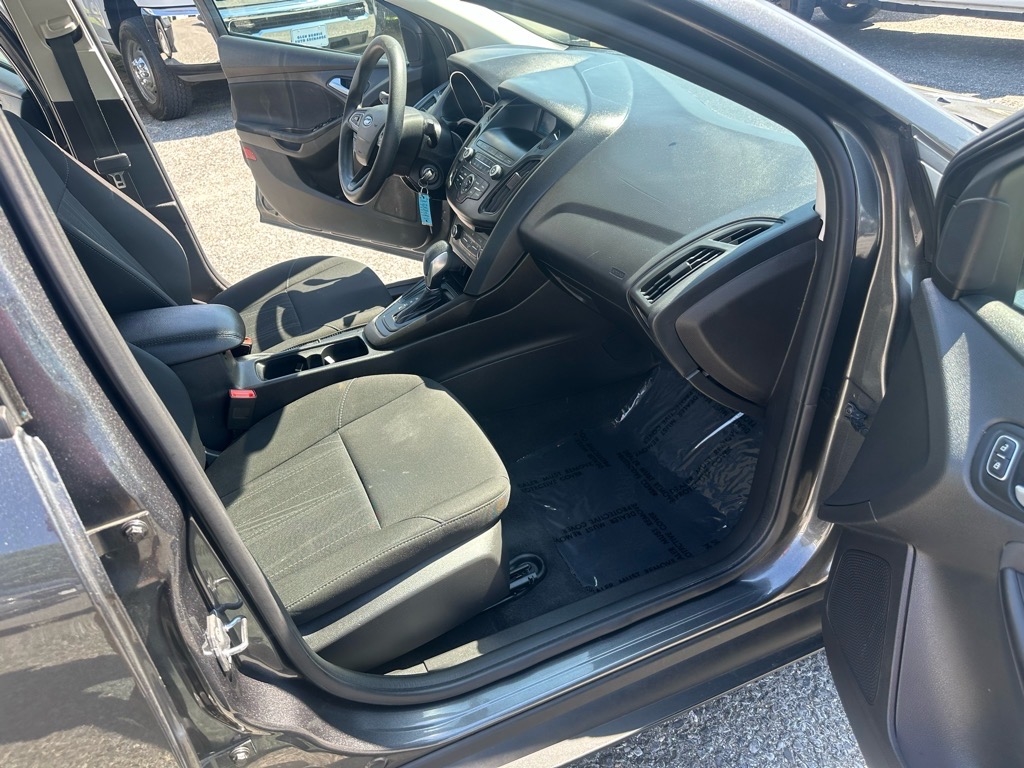 Ford Focus SE Sedan 2018 Ford Focus SE Sedan 2018