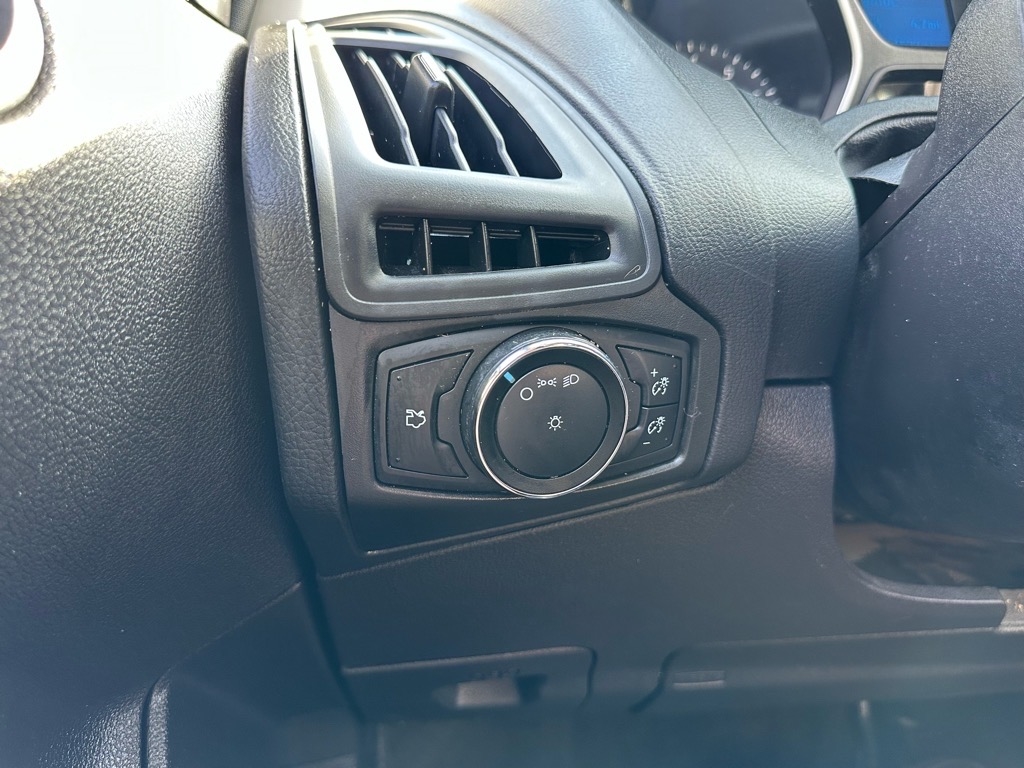 Ford Focus 4dr Sdn S 2014 Ford Focus 4dr Sdn S 2014