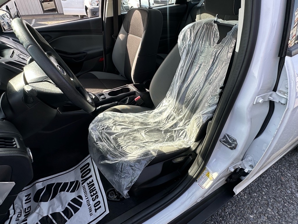 Ford Focus 4dr Sdn S 2014 Ford Focus 4dr Sdn S 2014