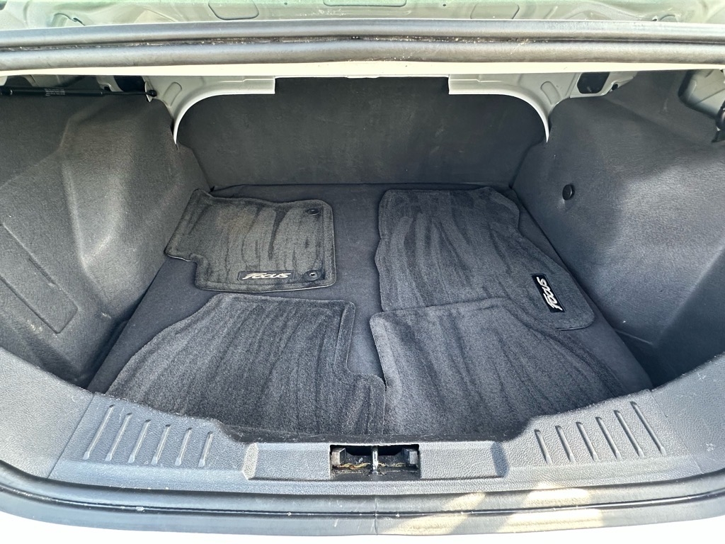 Ford Focus 4dr Sdn S 2014