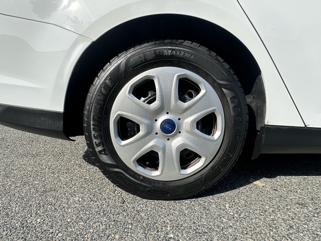 Ford Focus 4dr Sdn S 2014